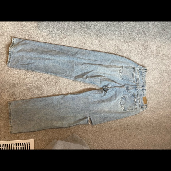 Reigning queen cross over jeans with side slit. Size S (4-6) - Picture 4 of 5